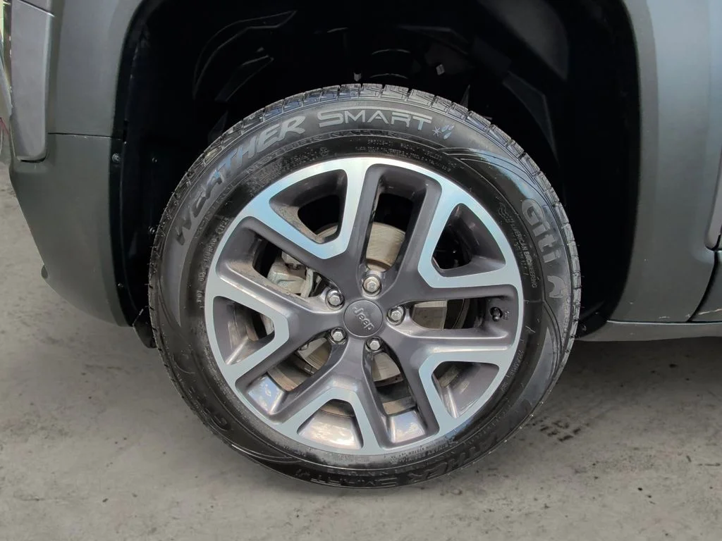 Used 2018 Gray Jeep Latitude image 14