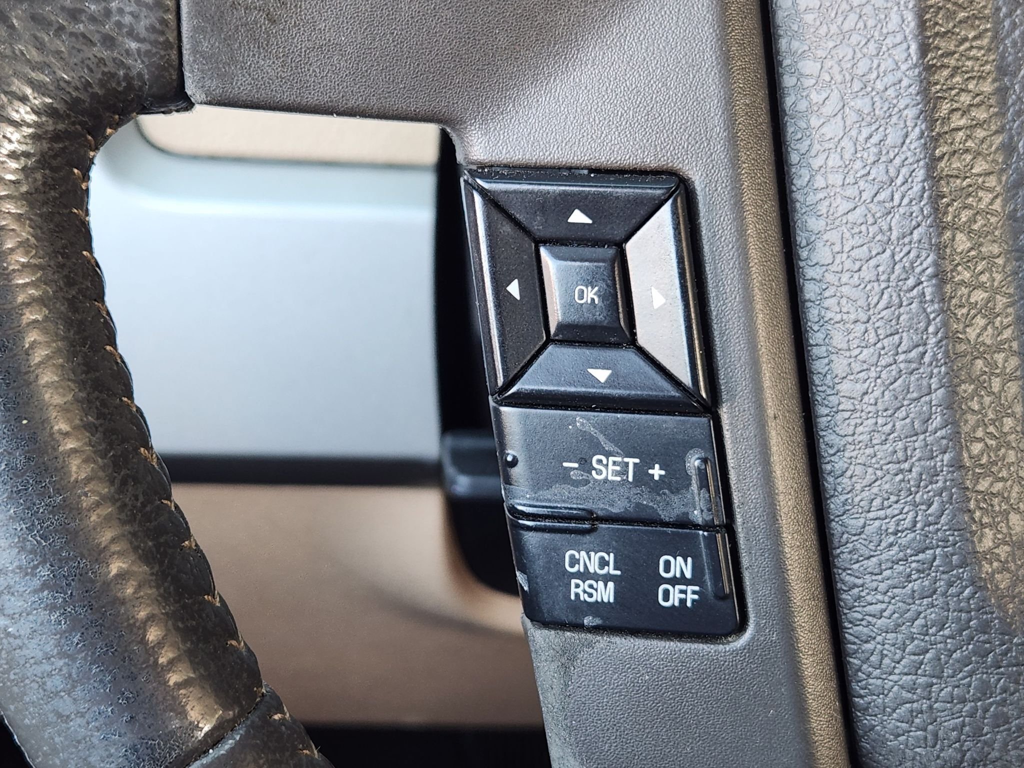 Used 2013 White Platinum Metallic Tri-Coat Ford Lariat image 29