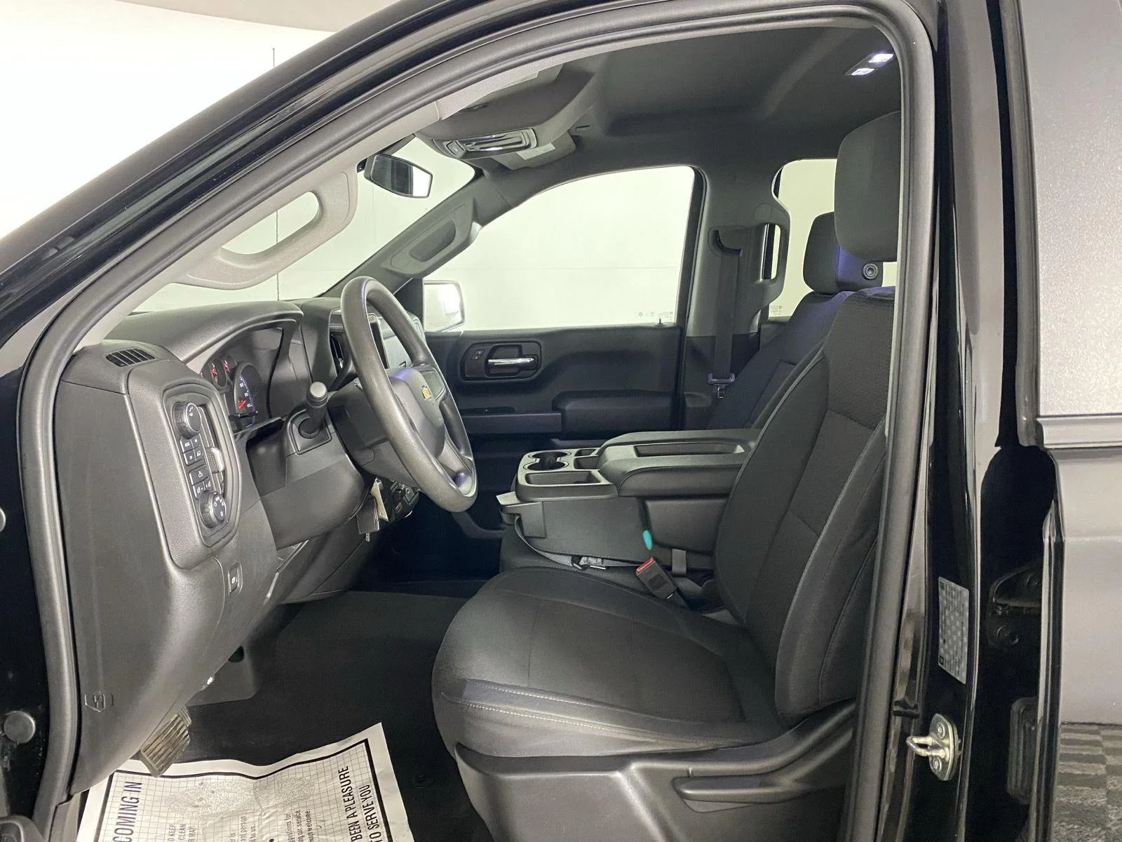 Used 2019 Black Chevrolet Custom image 17