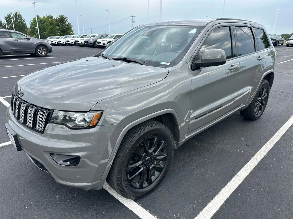 Used 2021 Gray Jeep Laredo X image 5