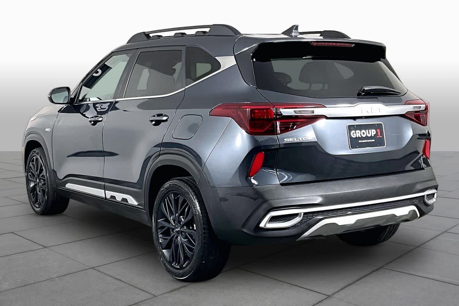 Used 2022 Gravity Gray Kia Nightfall image 10