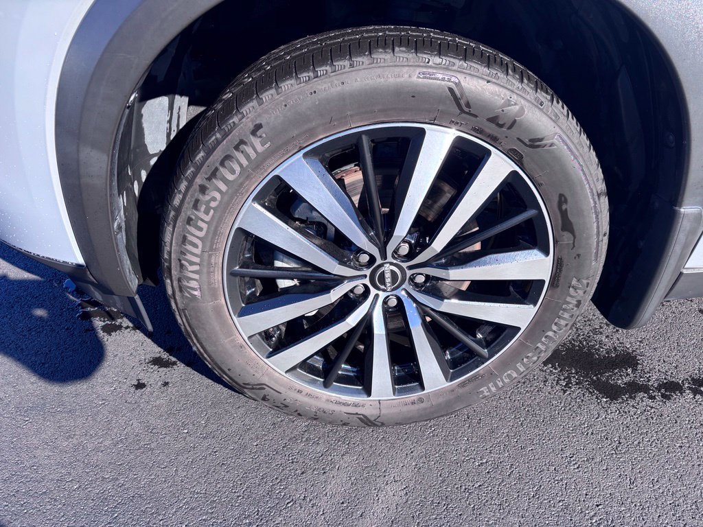 Used 2025 Boulder Gray Nissan Platinum image 10
