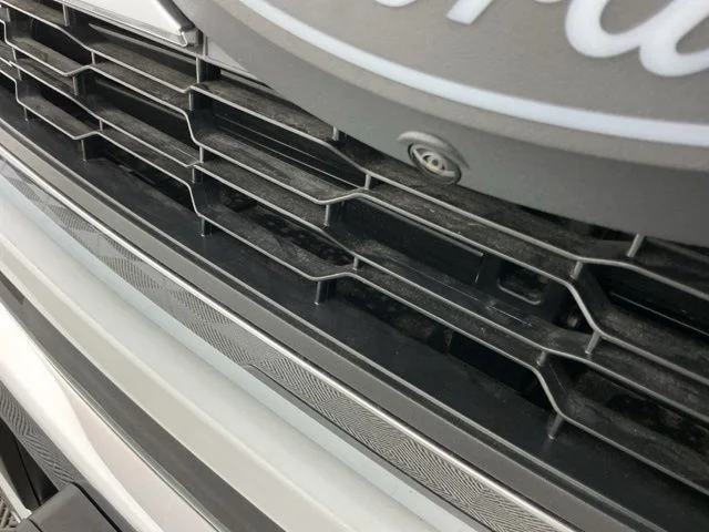 New 2025 Oxford White Ford Lariat image 11