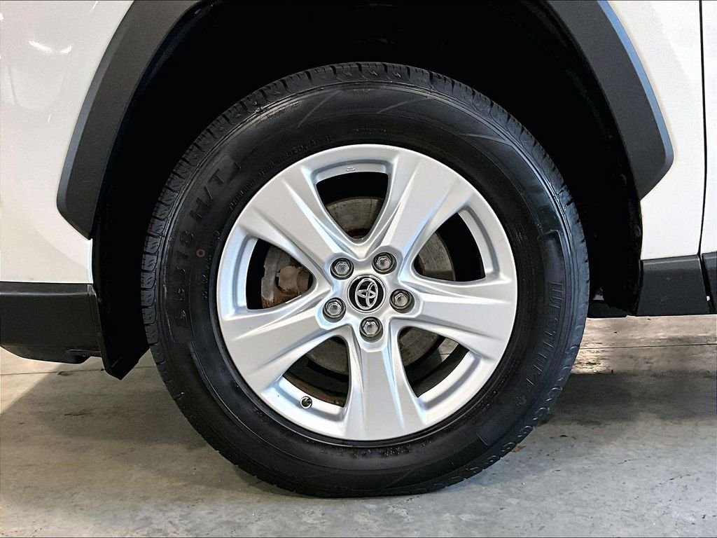 Used 2020 White Toyota LE image 7