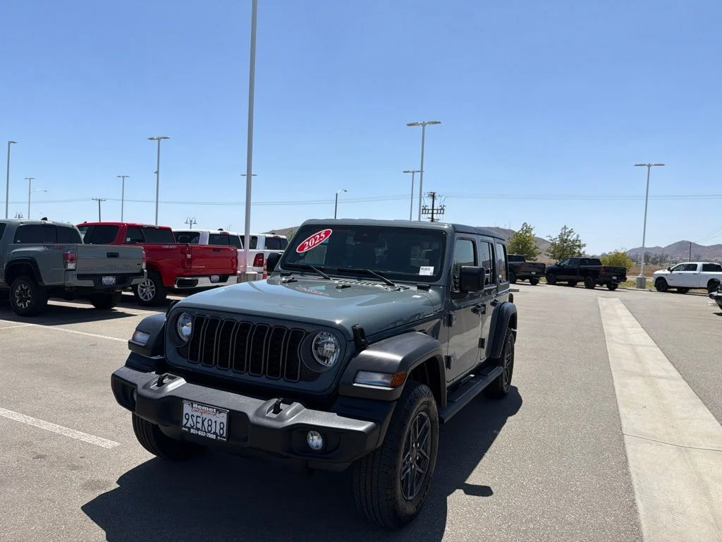 Used 2025 Gray Jeep Sport S image 3