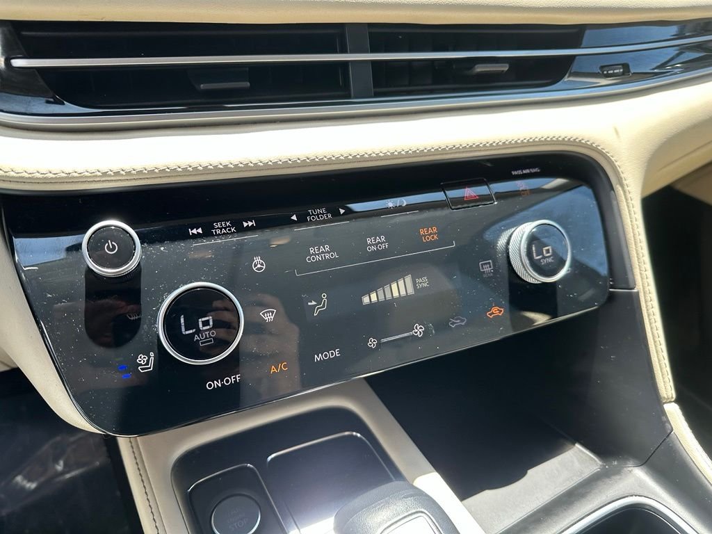Used 2022 Gray INFINITI LUXE image 6