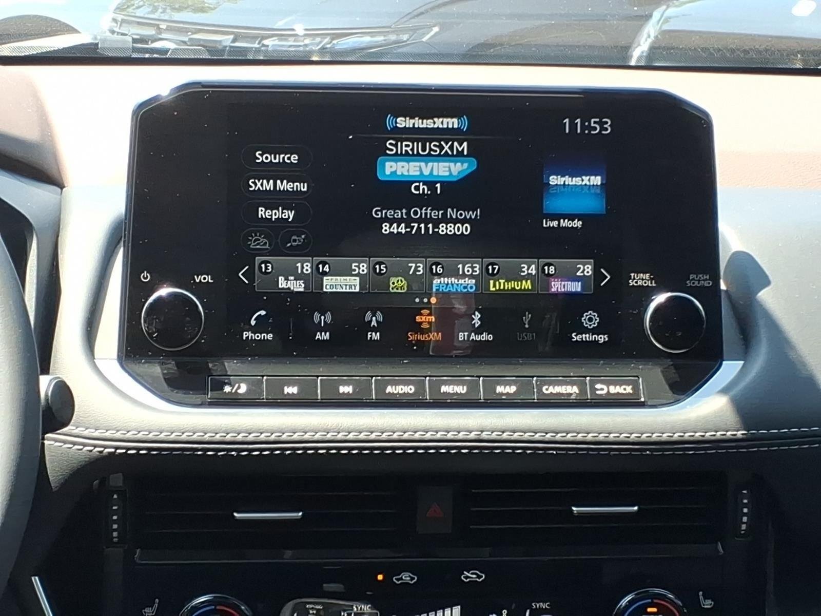 Used 2021 Pearl White Tricoat Nissan SL image 16