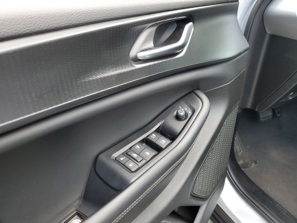 Used 2023 Silver Jeep Altitude image 19