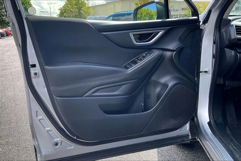 Used 2019 Silver Subaru Base image 26