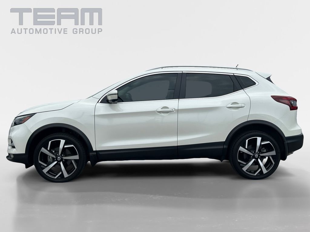 Used 2022 White Nissan SL image 4