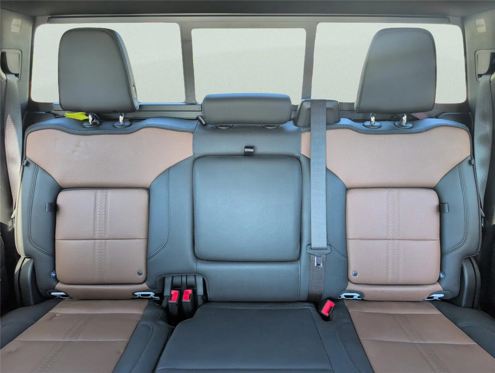 Used 2024 Summit White Chevrolet High Country image 28