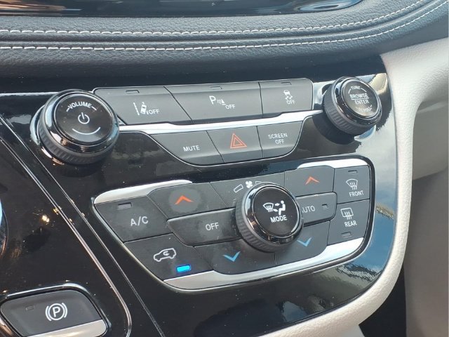 Used 2024  Chrysler Hybrid Select image 8