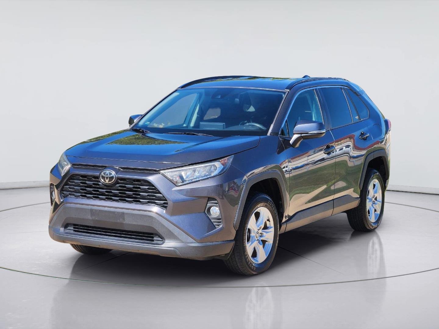 Used 2021 Magnetic Gray Metallic Toyota XLE image 3