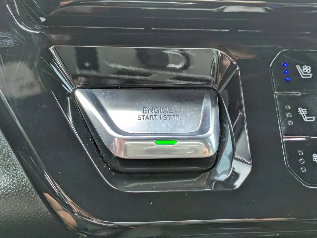 Used 2026 White GMC AT4 image 32