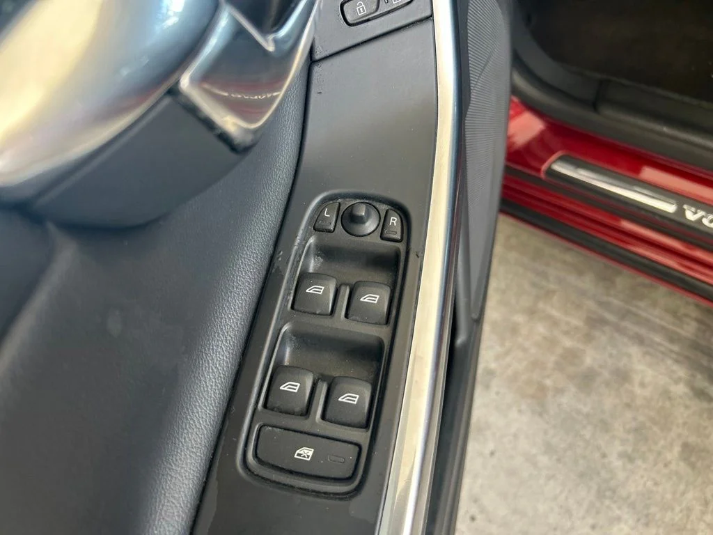 Used 2013  Volvo  image 33