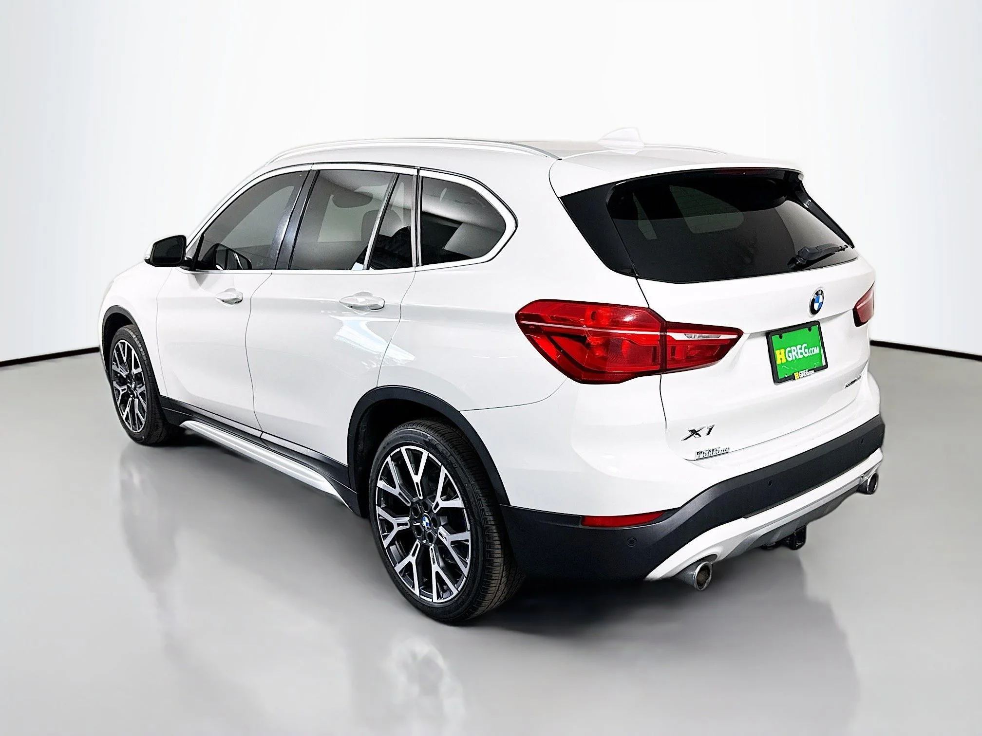 Used 2021 Alpine White BMW sDrive28i image 5