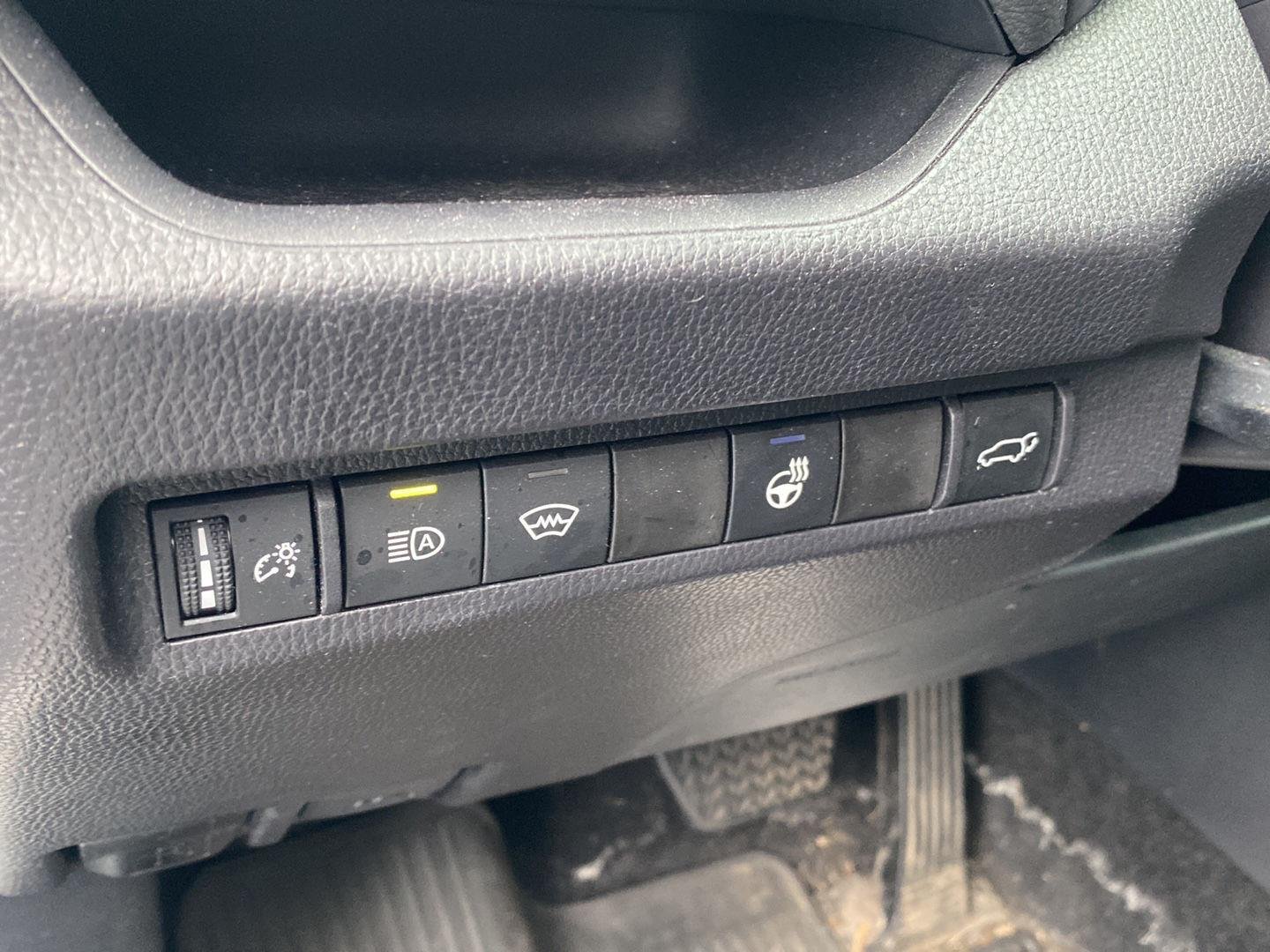 Used 2025 Ice Cap Toyota XLE image 17