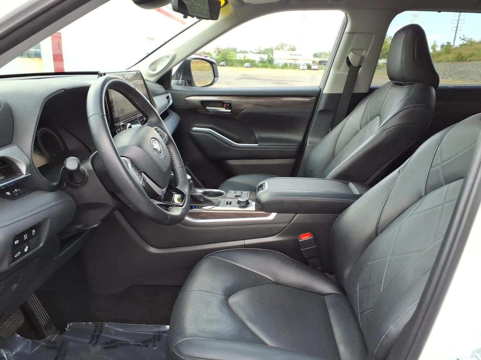 2025 Toyota Highlander Platinum - Photo 18
