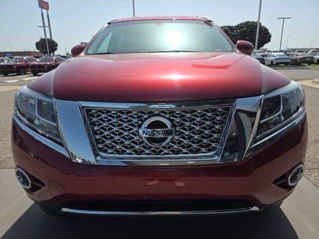 Used 2014 Red Nissan Platinum image 2
