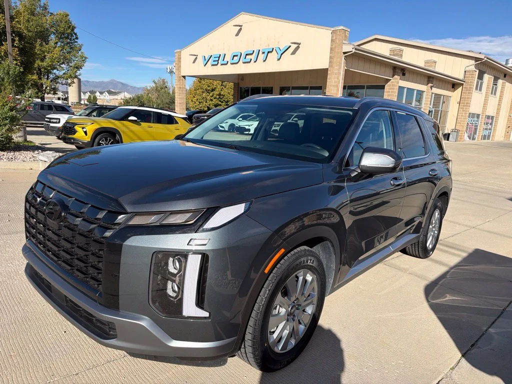 Used 2025 Gray Hyundai SEL image 6
