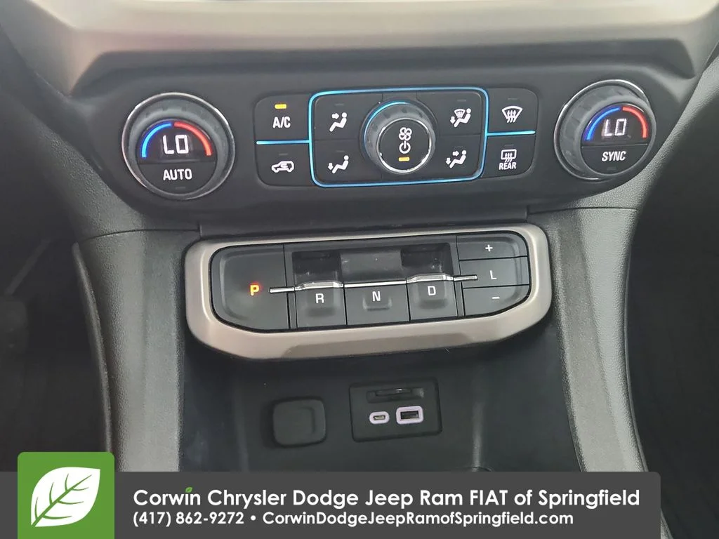 Used 2023 Silver GMC Denali image 27