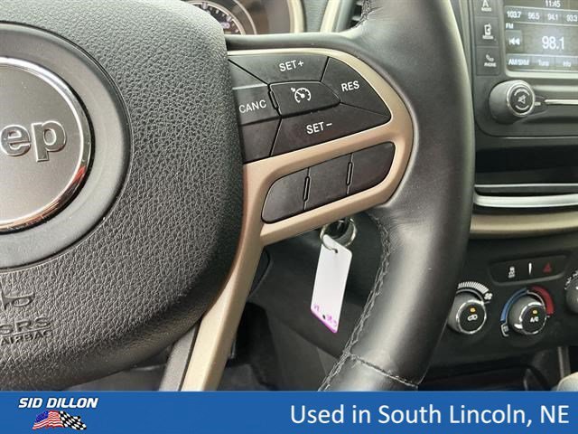 Used 2017 Bright White Clearcoat Jeep Altitude image 9