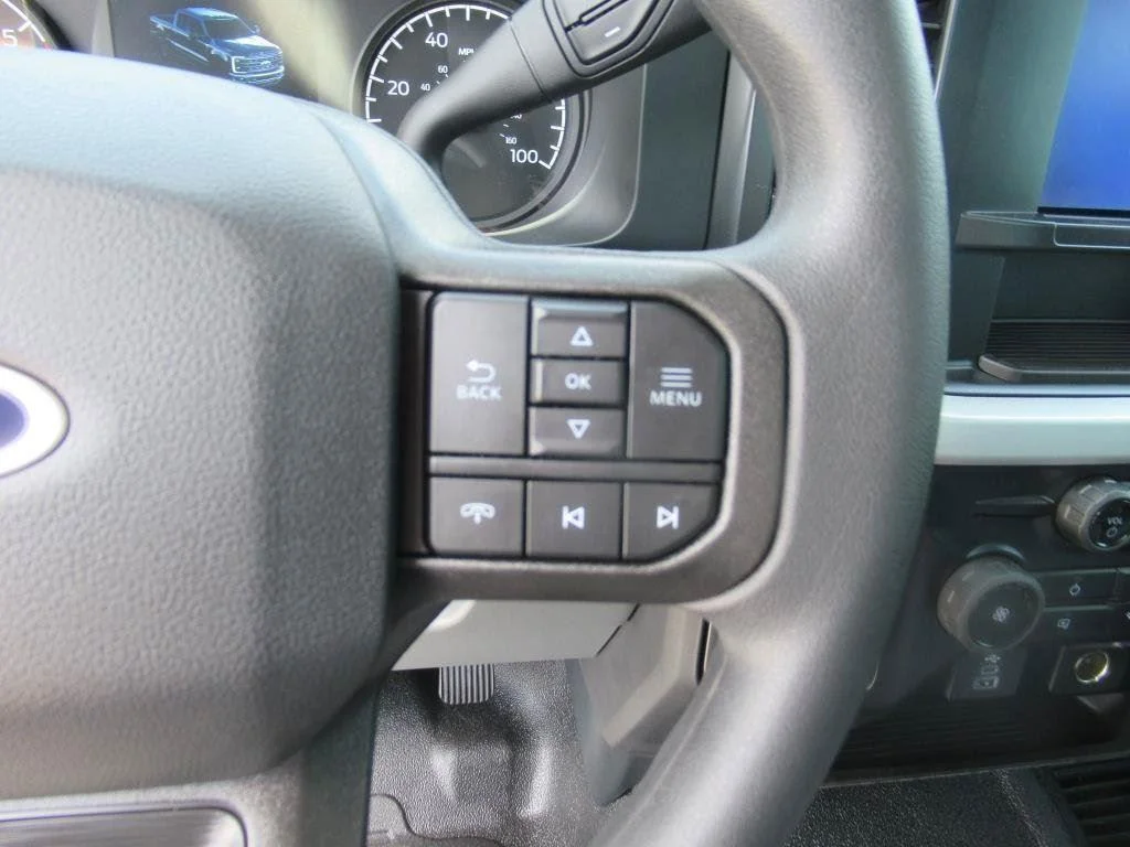 New 2024 Oxford White Ford F-250® XL image 19