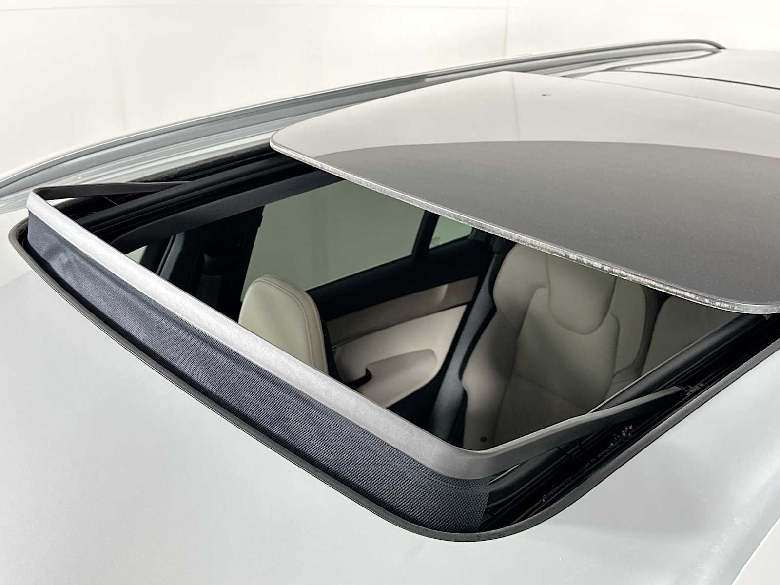 New 2026 Vapour Grey Volvo Plus image 19