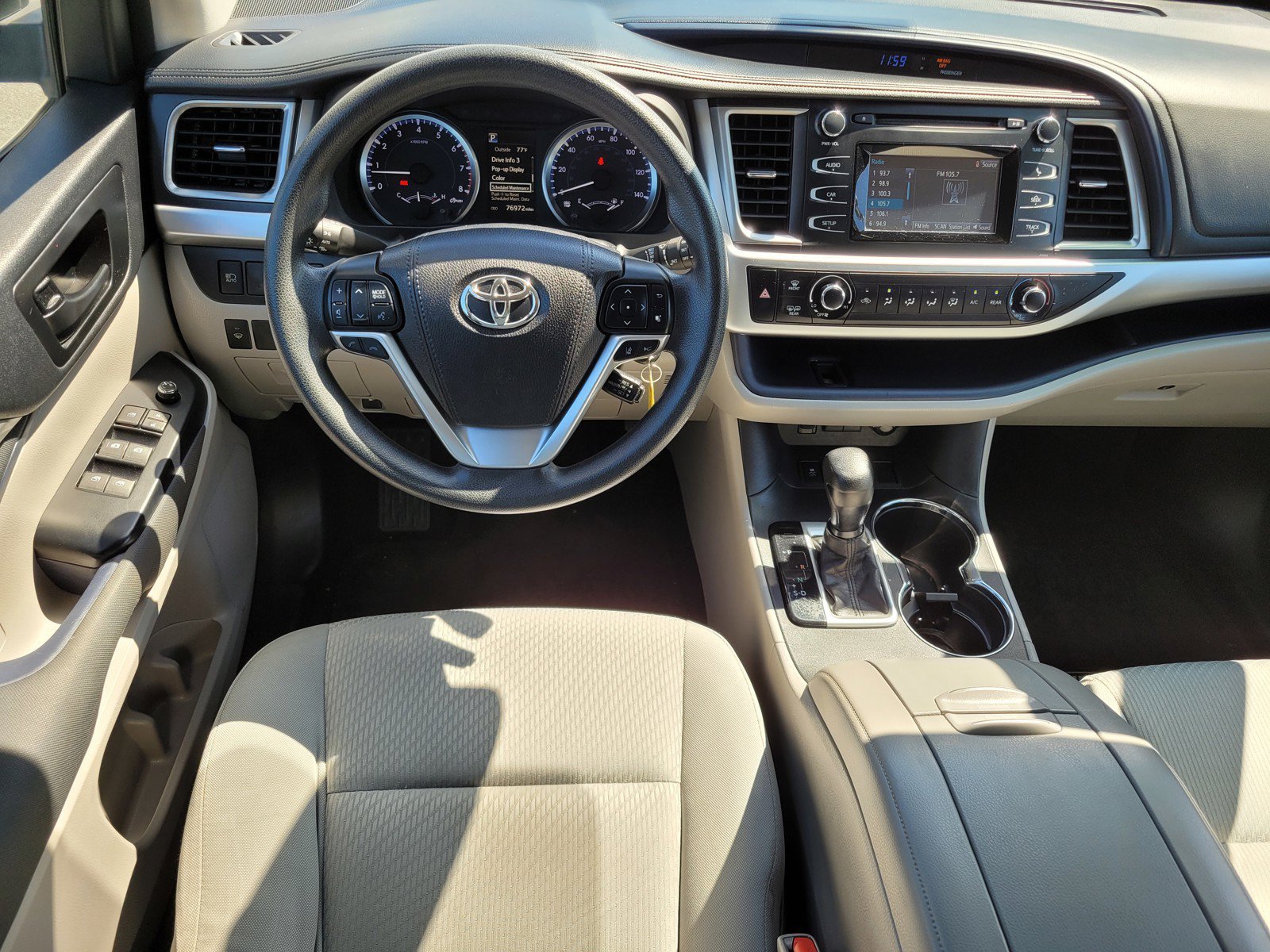 Used 2017  Toyota LE image 13