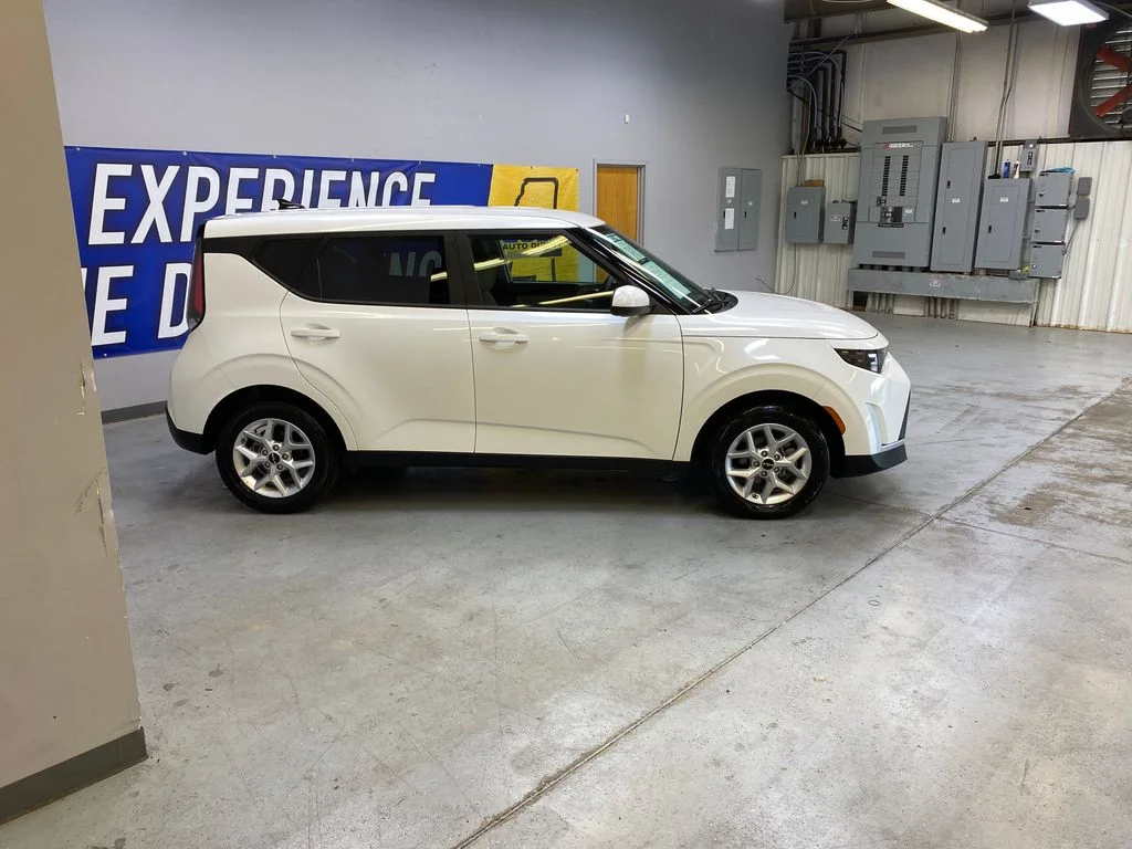 Used 2025 White Kia LX image 8