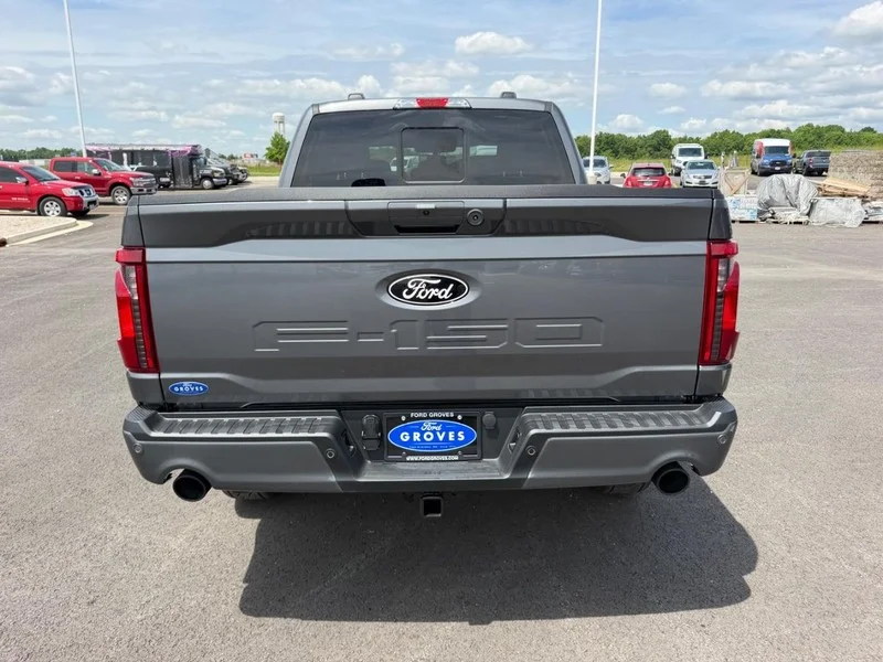 New 2026 Carbonized Gray Metallic Ford XLT image 6