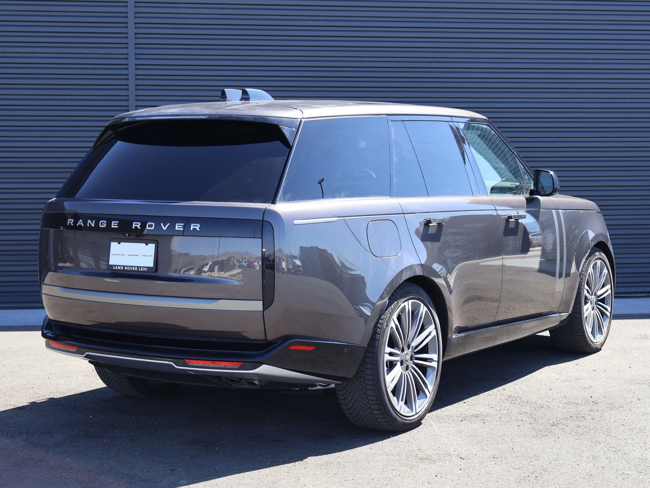 Used 2025 Eiger Grey Metallic Land Rover SE image 10