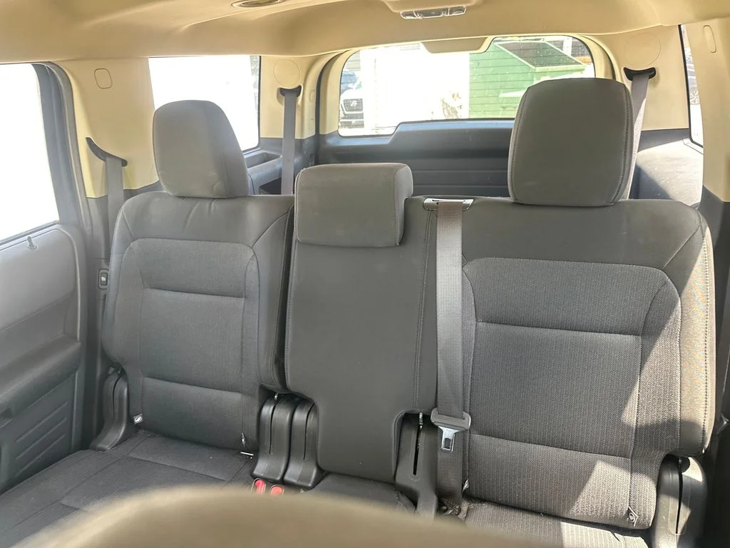 Used 2019 Blue Metallic Ford SE image 17