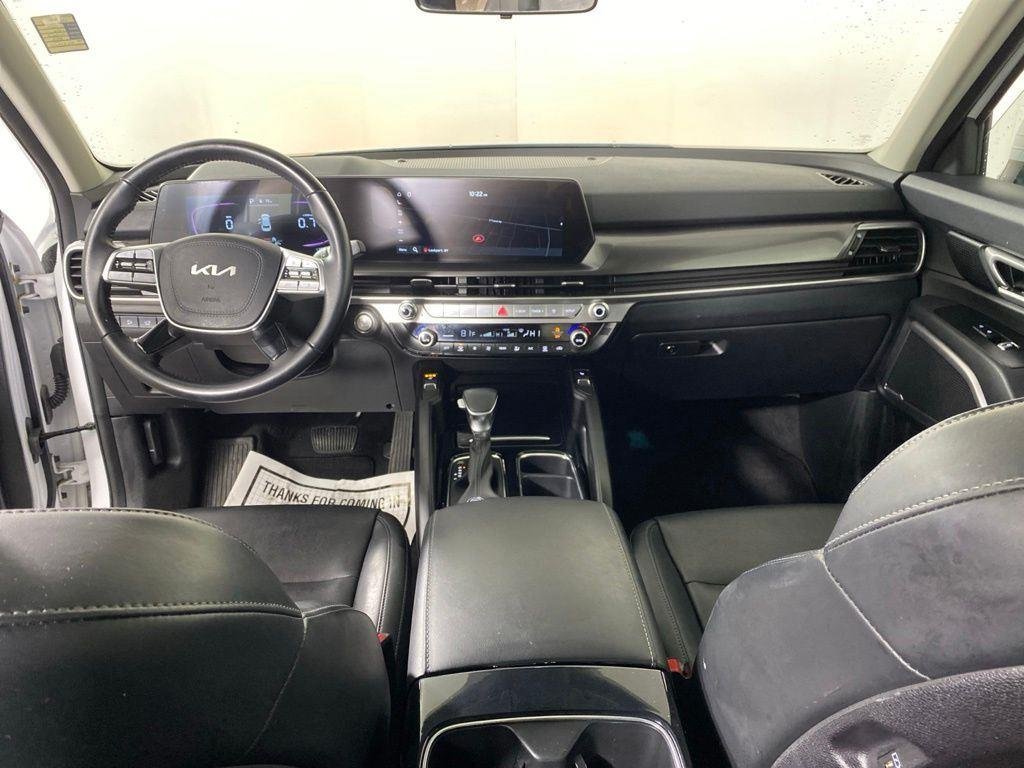 Used 2025 White Pearl Kia S image 31