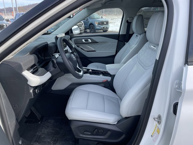 New 2026 Star White Metallic Tri-Coat Ford Platinum™ image 15
