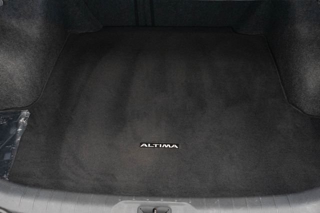 Used 2022 White Nissan 2.5 S image 12