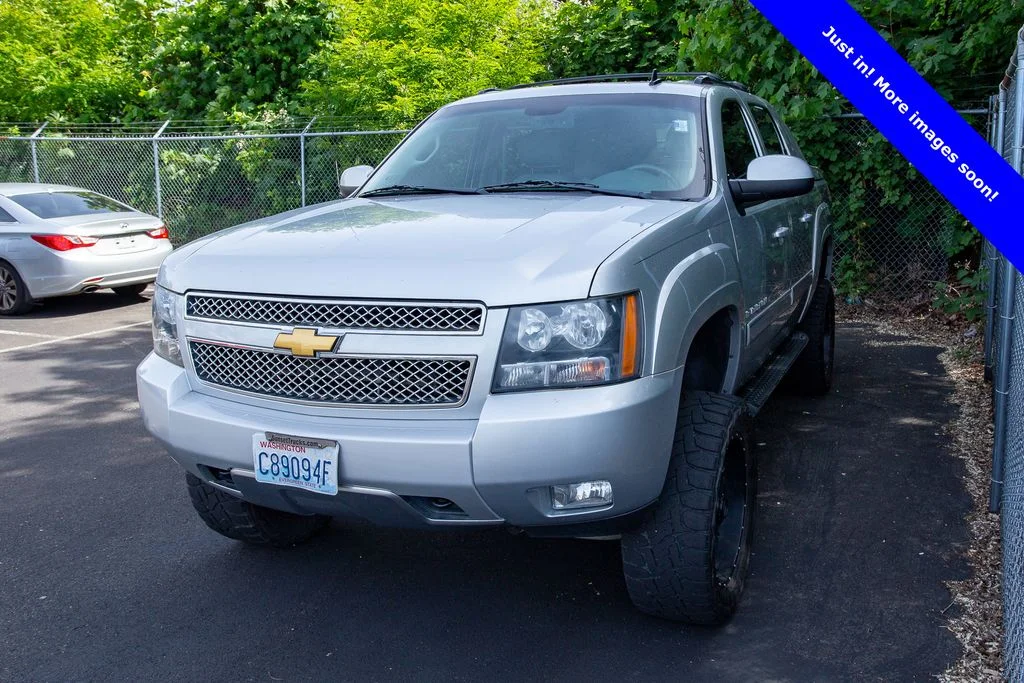2013 Chevrolet Avalanche 4WD Avalanche LT's photo