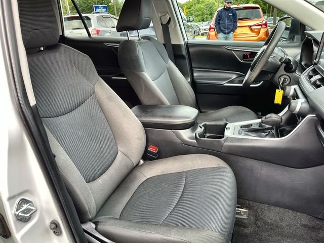 Used 2022 White Toyota LE image 26