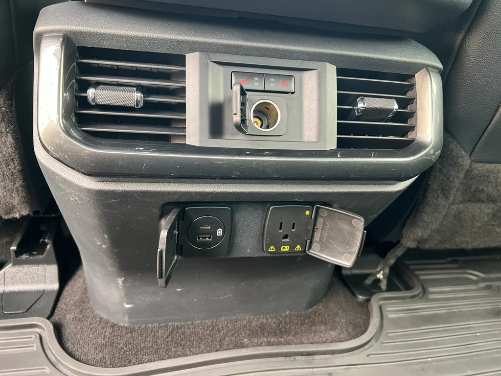 Used 2021 Gray Metallic Ford LARIAT image 25