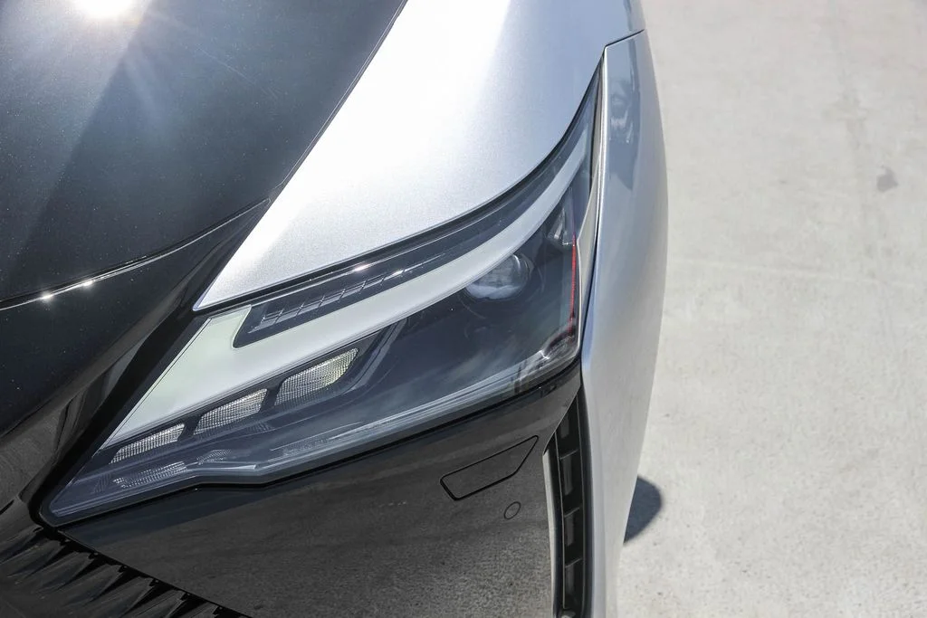 New 2026 Iridium and Black Onyx Lexus  550e F SPORT AWD image 8