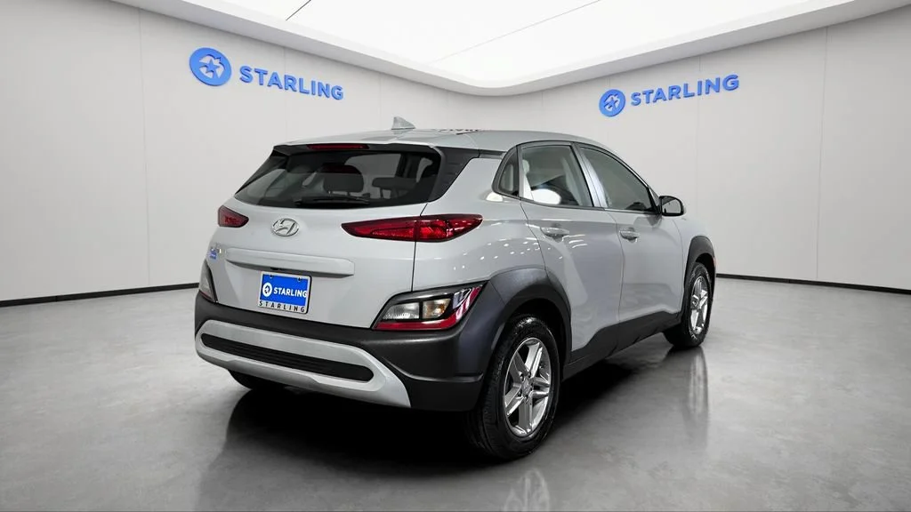 Used 2022 Silver Hyundai SE image 8