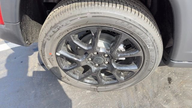 New 2026 Red Hot Pearlcoat Jeep Latitude image 9