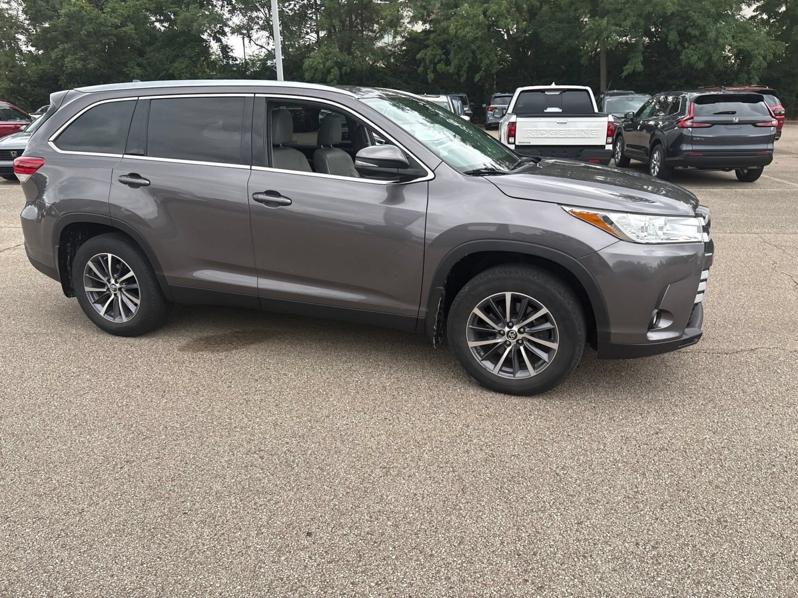 Used 2019 Predawn Gray Mica Toyota XLE image 19