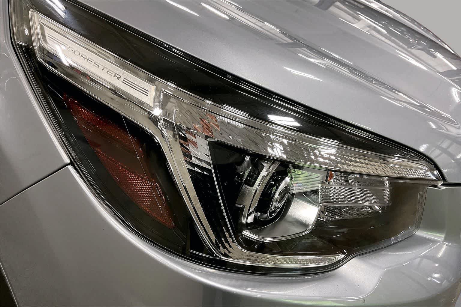 Used 2019 Ice Silver Metallic Subaru Premium image 28