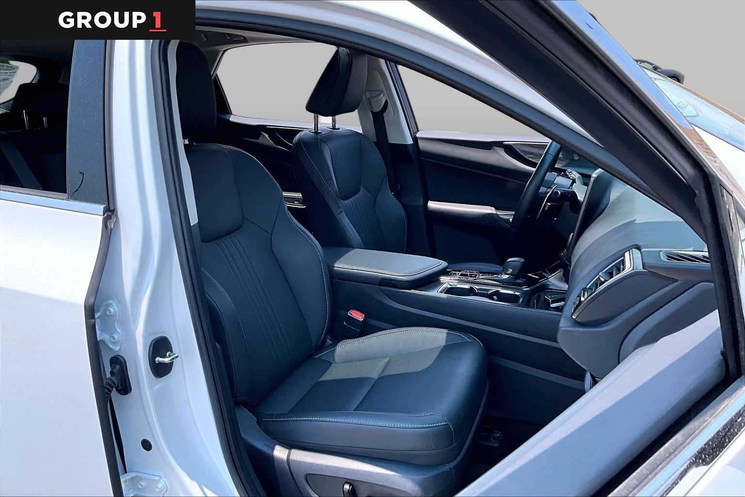 Used 2025 Eminent White Pearl Lexus Premium image 9