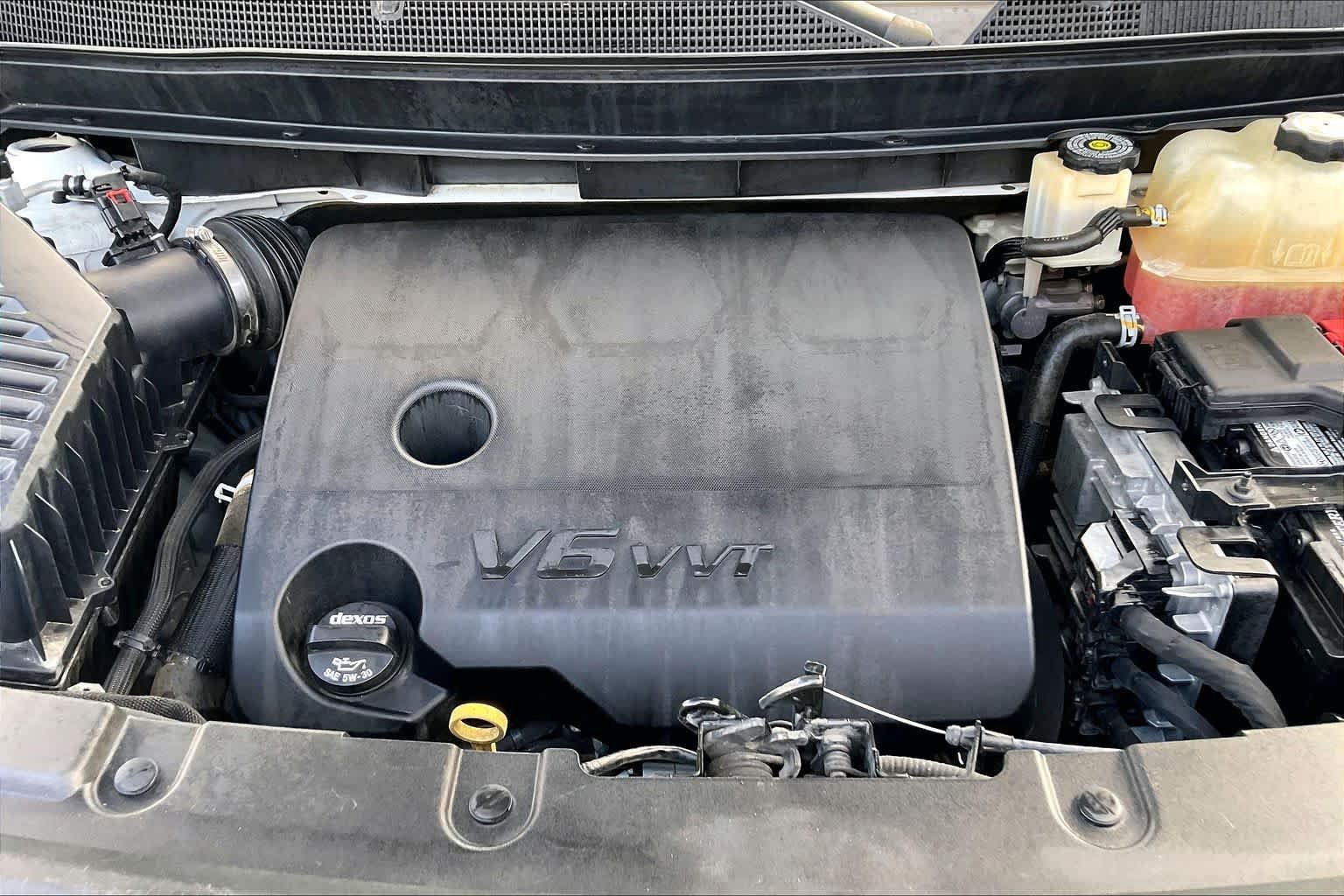 Used 2018 Summit White Chevrolet LT Cloth image 32