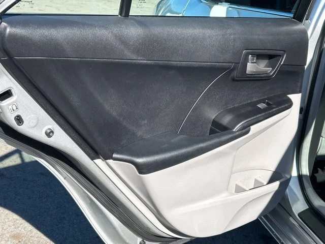 Used 2012 Silver Toyota LE image 27