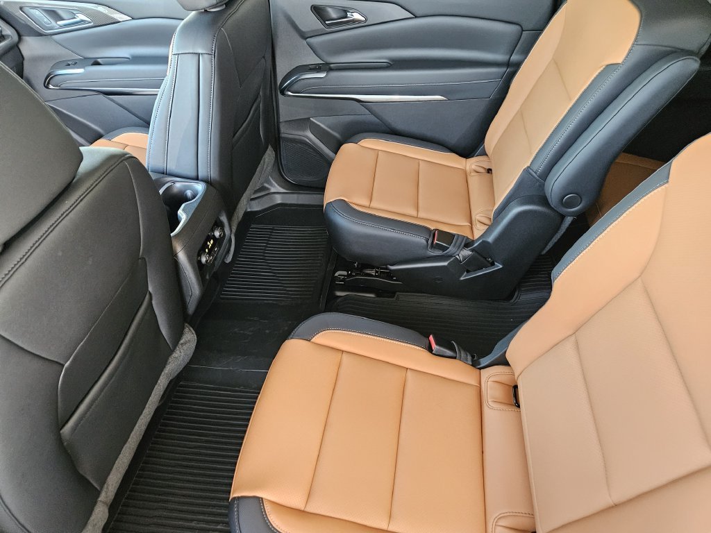 2027 Chevrolet Traverse Z71 - Photo 24