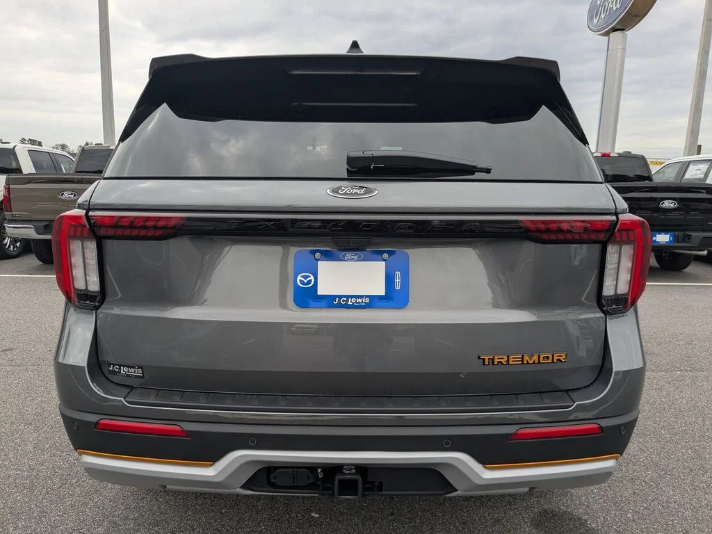 New 2026 Carbonized Gray Metallic Ford Tremor image 5