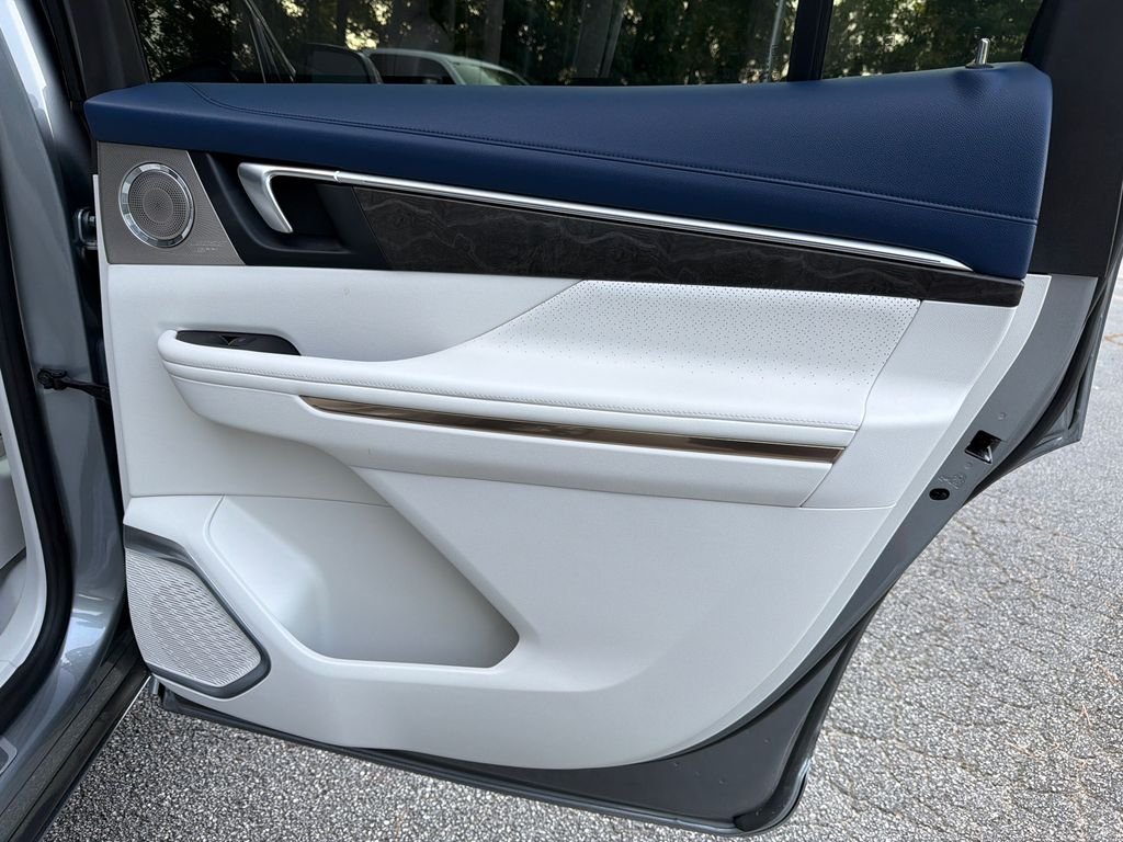 2025 Buick Enclave Avenir - Photo 16